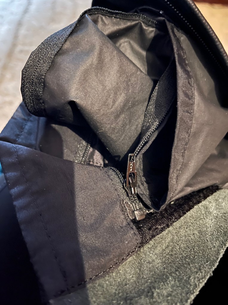 zipper on black pants